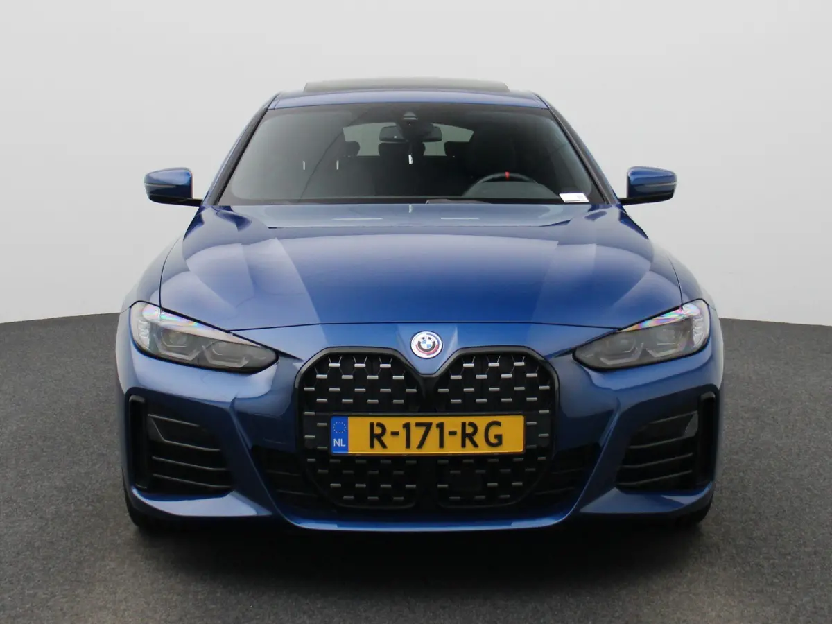 430i High Executive AUTOMAAT | SCHUIFKANTEL DAK | M PERFORMANCE PACK | M PAKKET | CAMERA | APPLE CARPLAY | NAVIGATIE | CARBON PAKKET | VIRTUEEL | PDC | STOELVERWARMING | LEDER | SPORSTOELEN 