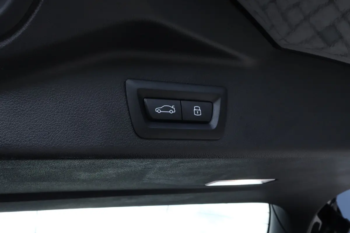 xDrive50e M-SPORT PRO | Trekhaak | Skylounge | Tartufo | 4-wielsturing  | HiFi | Pano | Memory | Carplay | Stuurverwarming | Cruise Control