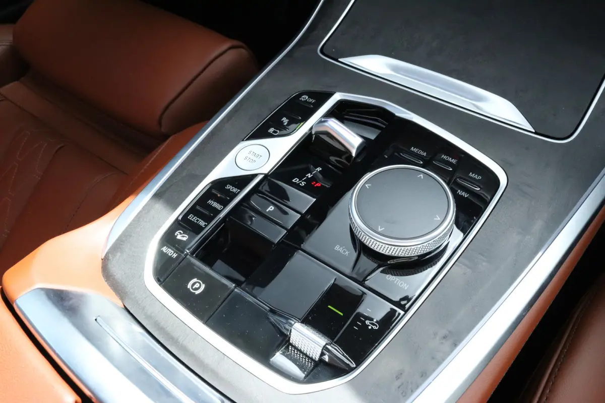 xDrive50e M-SPORT PRO | Trekhaak | Skylounge | Tartufo | 4-wielsturing  | HiFi | Pano | Memory | Carplay | Stuurverwarming | Cruise Control