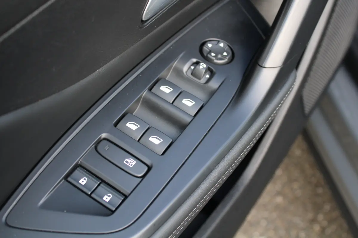 1.2 Hybrid 145 e-DCS6 Allure | Automaat | Navigatie | Camera | 19 Inch | Apple carplay | Origineel NL | Adaptieve cruise control |