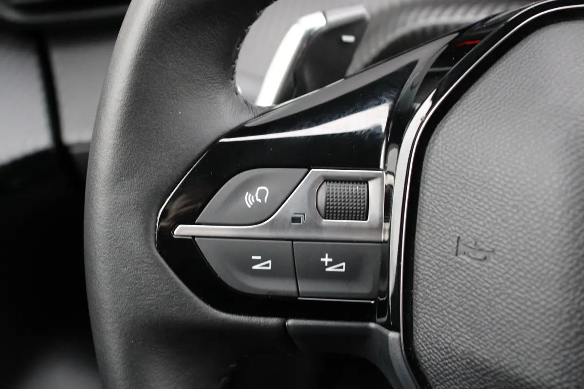 1.2 Hybrid 110 e-DCS6 Allure | Automaat | Navigatie | Camera voor + achter | Apple carplay | Adaptieve cruise control |