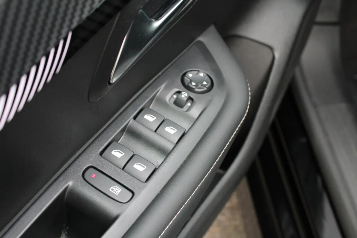 1.2 Hybrid 110 e-DCS6 Allure | Automaat | Navigatie | Camera voor + achter | Apple carplay | Adaptieve cruise control |