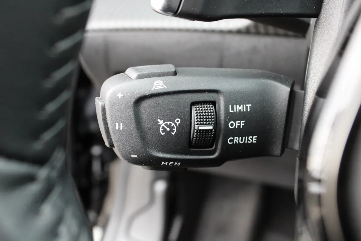 1.2 Hybrid 110 e-DCS6 Allure | Automaat | Navigatie | Camera voor + achter | Apple carplay | Adaptieve cruise control |
