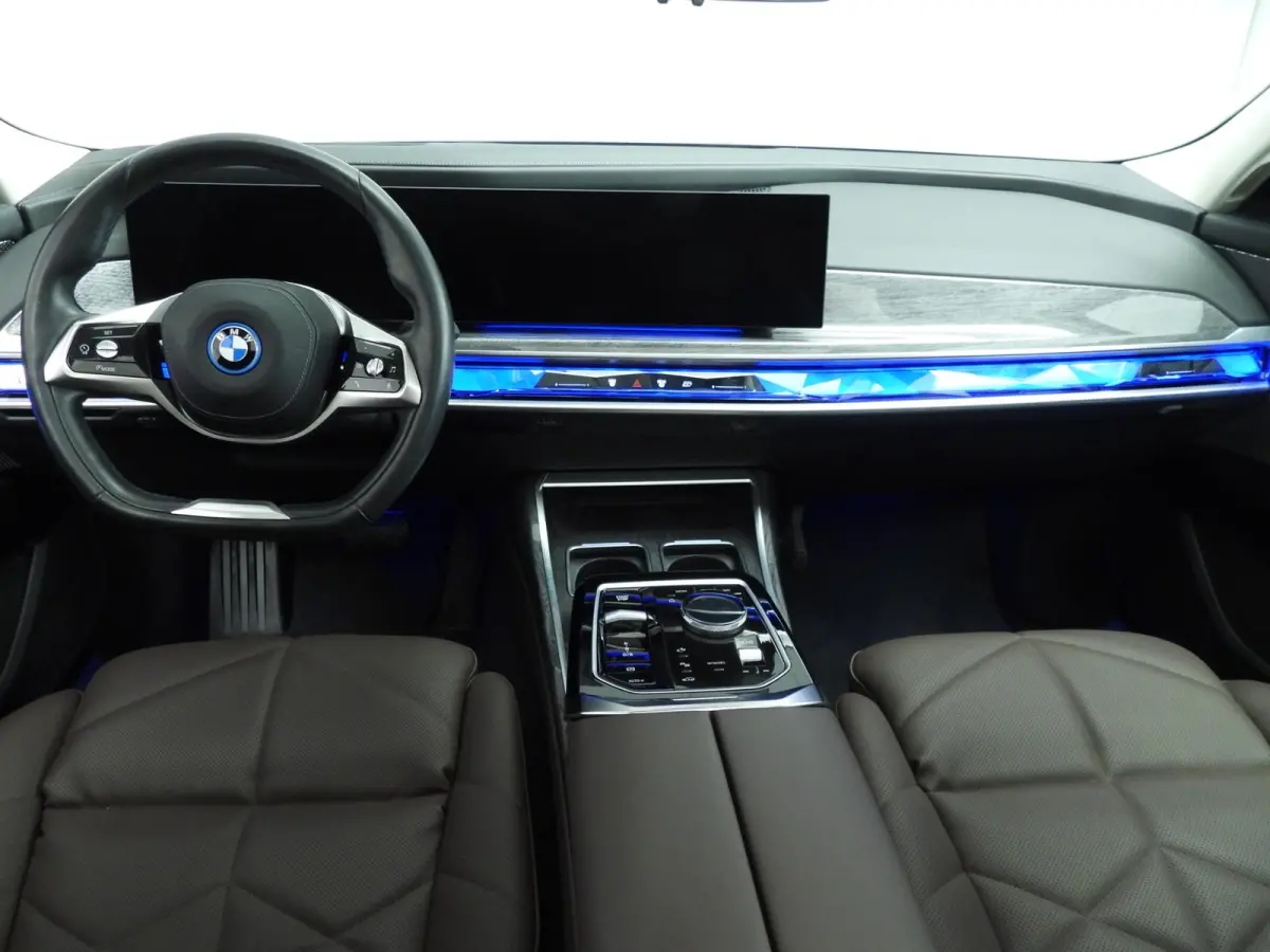 xDrive60 106 kWh | LED | HUD | Active cruise | Panoramadak | Active steering | DAB | Bowers & Wilkins sound | Alu 20 inch