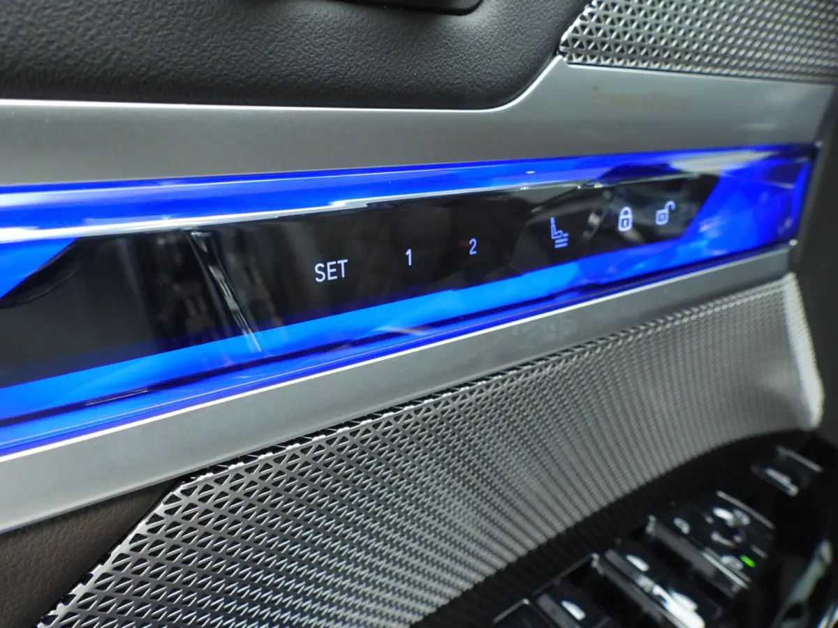 xDrive60 106 kWh | LED | HUD | Active cruise | Panoramadak | Active steering | DAB | Bowers & Wilkins sound | Alu 20 inch