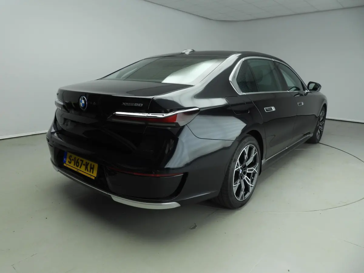 xDrive60 106 kWh | LED | HUD | Active cruise | Panoramadak | Active steering | DAB | Bowers & Wilkins sound | Alu 20 inch