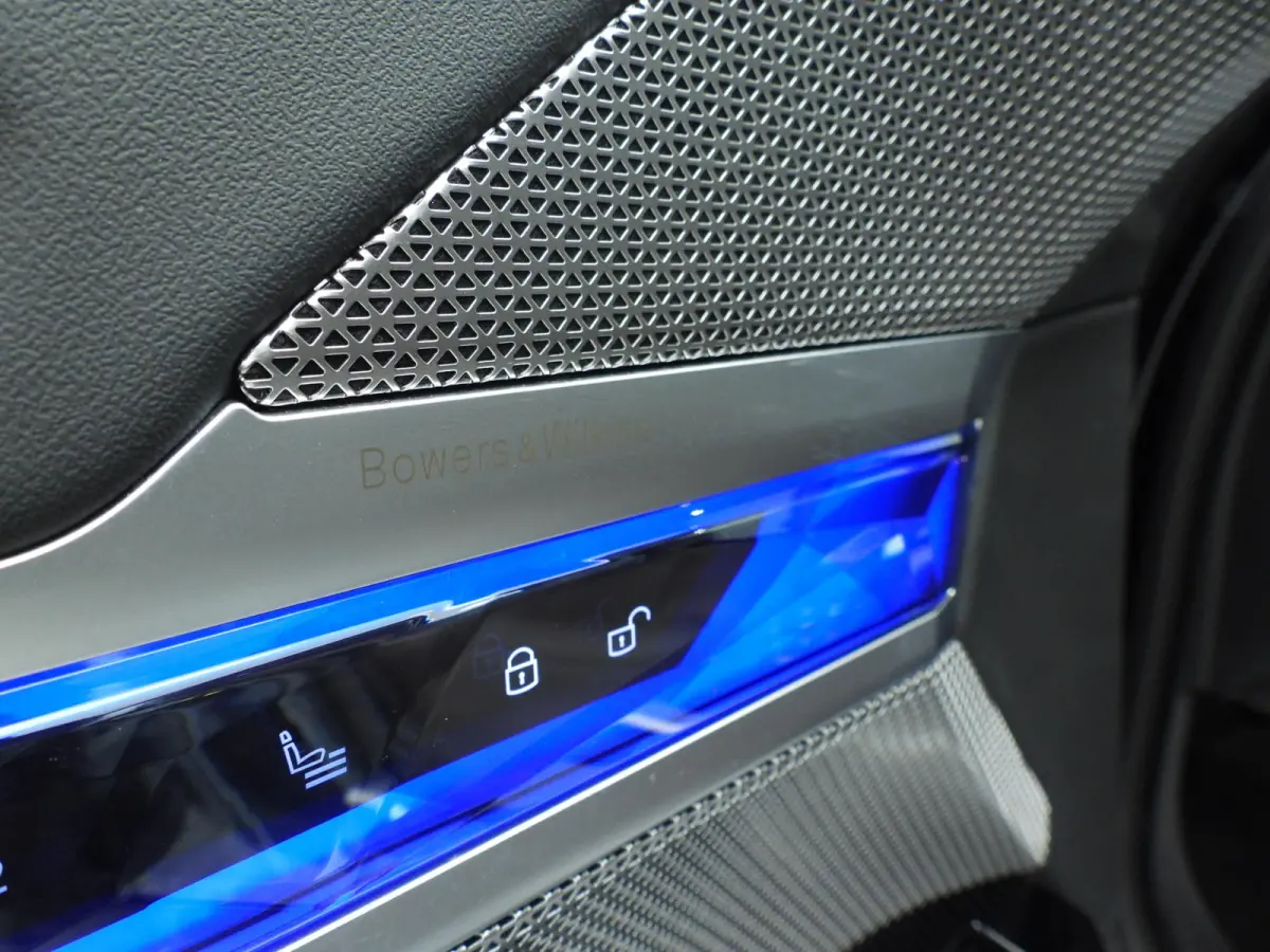 xDrive60 106 kWh | LED | HUD | Active cruise | Panoramadak | Active steering | DAB | Bowers & Wilkins sound | Alu 20 inch