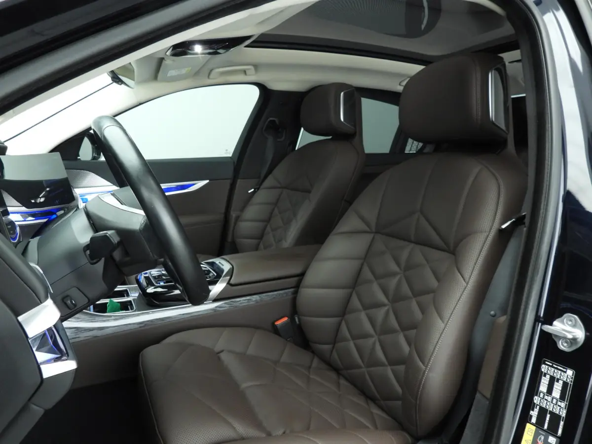 xDrive60 106 kWh | LED | HUD | Active cruise | Panoramadak | Active steering | DAB | Bowers & Wilkins sound | Alu 20 inch
