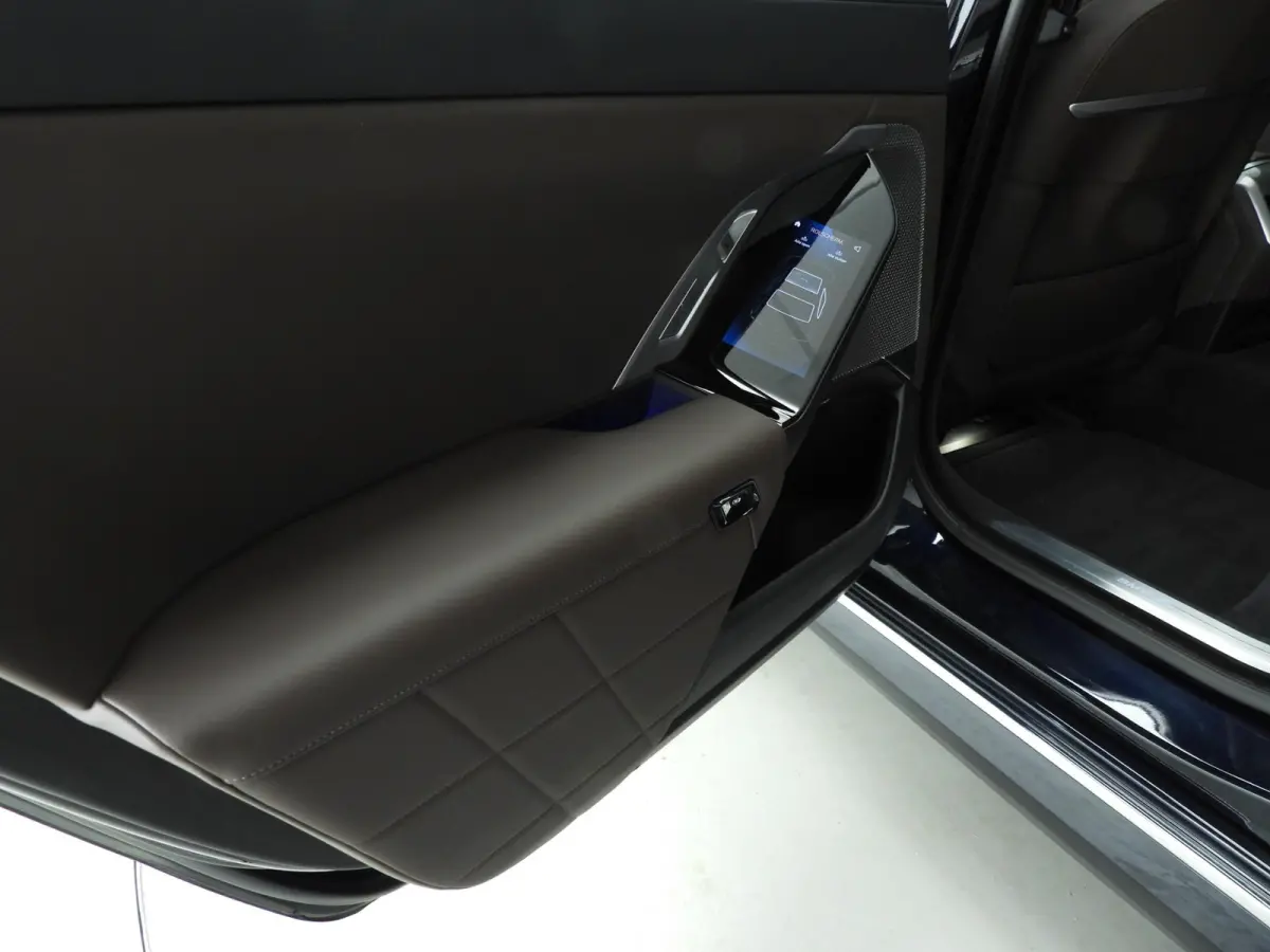xDrive60 106 kWh | LED | HUD | Active cruise | Panoramadak | Active steering | DAB | Bowers & Wilkins sound | Alu 20 inch