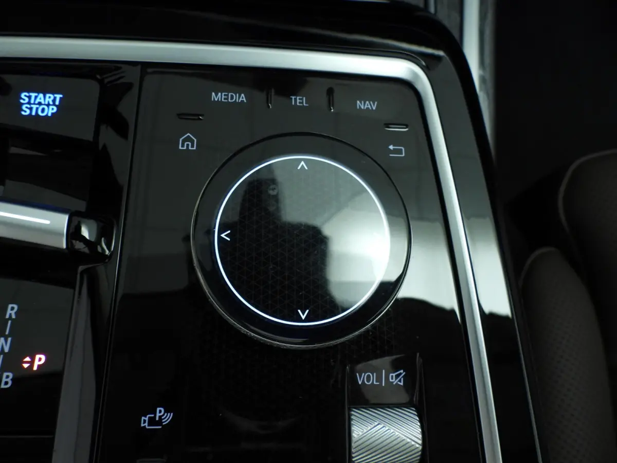 xDrive60 106 kWh | LED | HUD | Active cruise | Panoramadak | Active steering | DAB | Bowers & Wilkins sound | Alu 20 inch