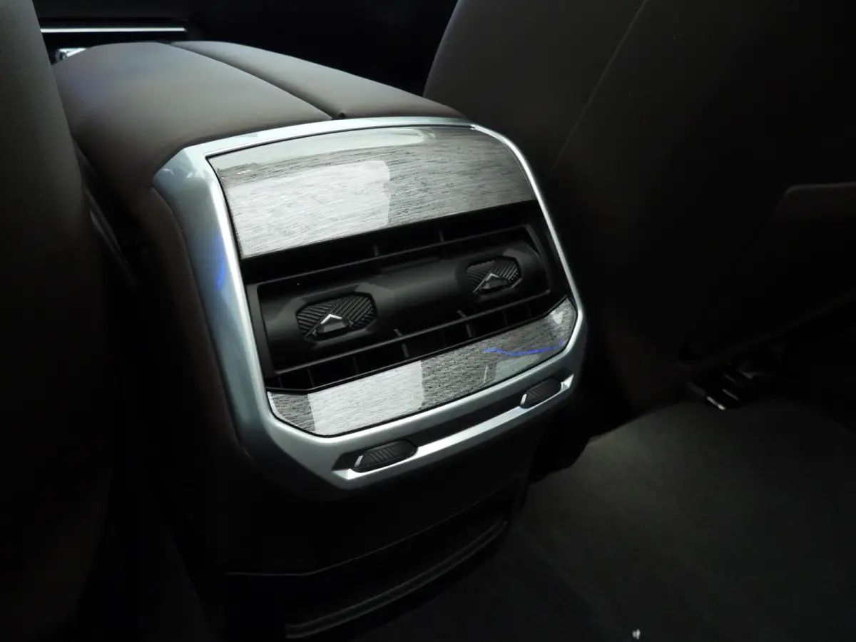 xDrive60 106 kWh | LED | HUD | Active cruise | Panoramadak | Active steering | DAB | Bowers & Wilkins sound | Alu 20 inch