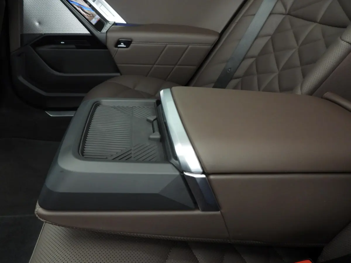 xDrive60 106 kWh | LED | HUD | Active cruise | Panoramadak | Active steering | DAB | Bowers & Wilkins sound | Alu 20 inch