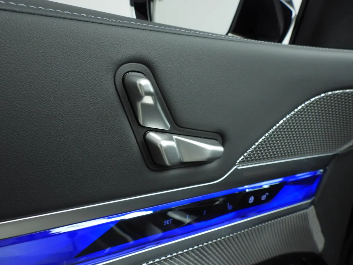 xDrive60 106 kWh | LED | HUD | Active cruise | Panoramadak | Active steering | DAB | Bowers & Wilkins sound | Alu 20 inch
