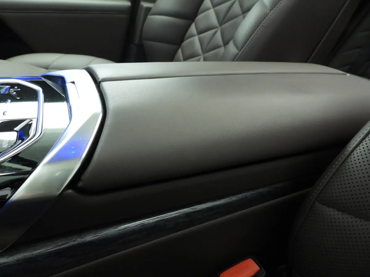 xDrive60 106 kWh | LED | HUD | Active cruise | Panoramadak | Active steering | DAB | Bowers & Wilkins sound | Alu 20 inch