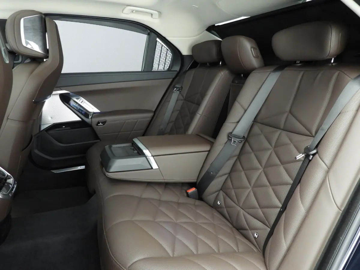 xDrive60 106 kWh | LED | HUD | Active cruise | Panoramadak | Active steering | DAB | Bowers & Wilkins sound | Alu 20 inch