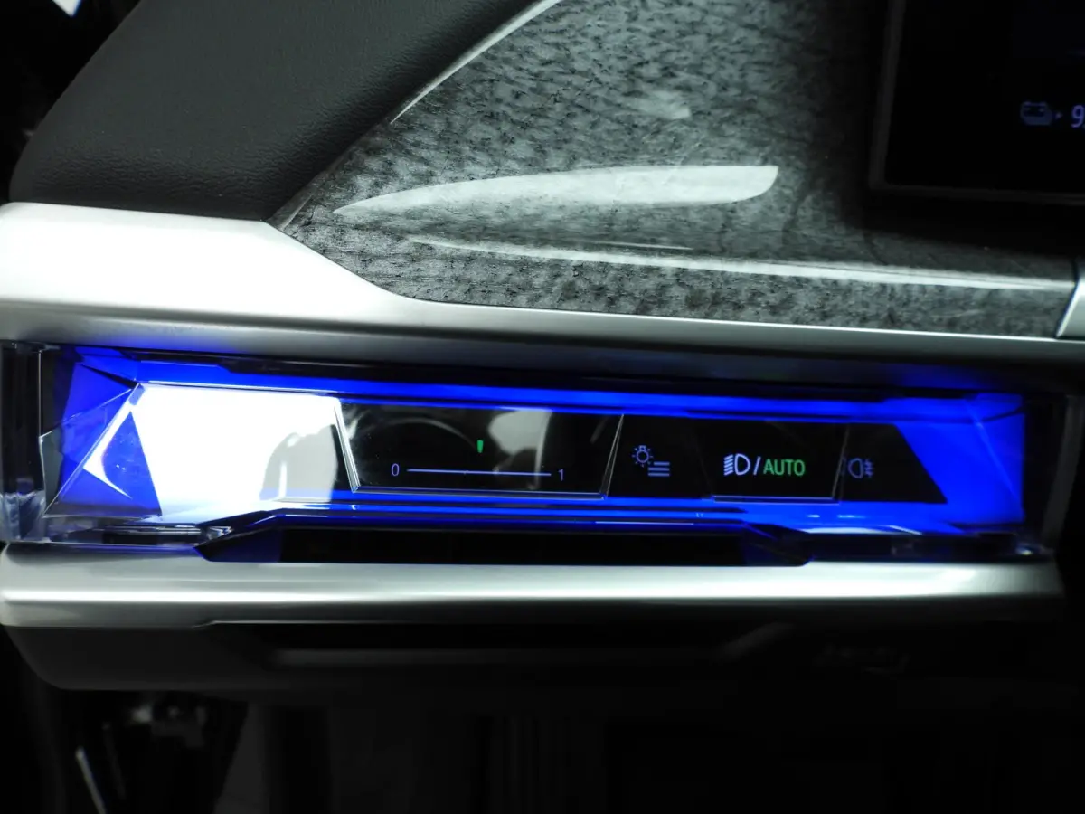 xDrive60 106 kWh | LED | HUD | Active cruise | Panoramadak | Active steering | DAB | Bowers & Wilkins sound | Alu 20 inch