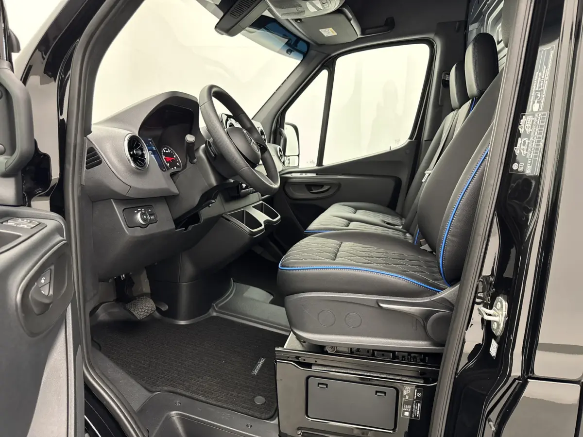317 CDI L2H2 30 JAAR EDITION Leder Vanstep Trekhaak 3500kg Navigatie Led MAK Safari Trekhaak