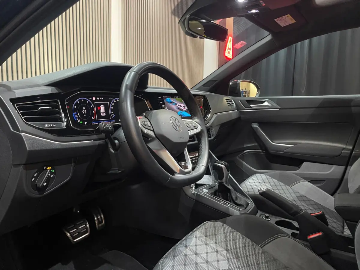 1.5 TSI R-Line R-Line Business+ | Panodak | Camera | IQ Light |