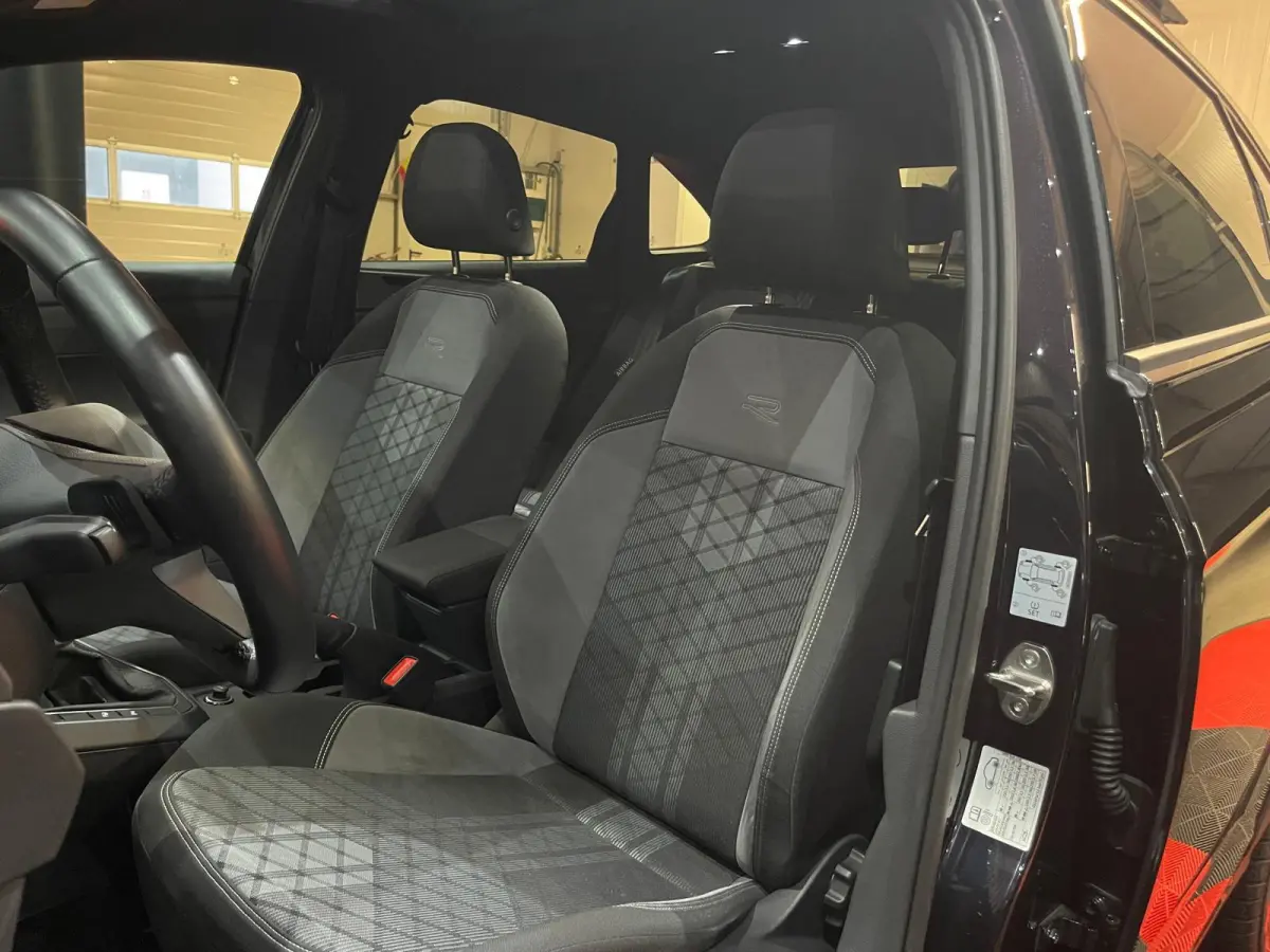 1.5 TSI R-Line R-Line Business+ | Panodak | Camera | IQ Light |