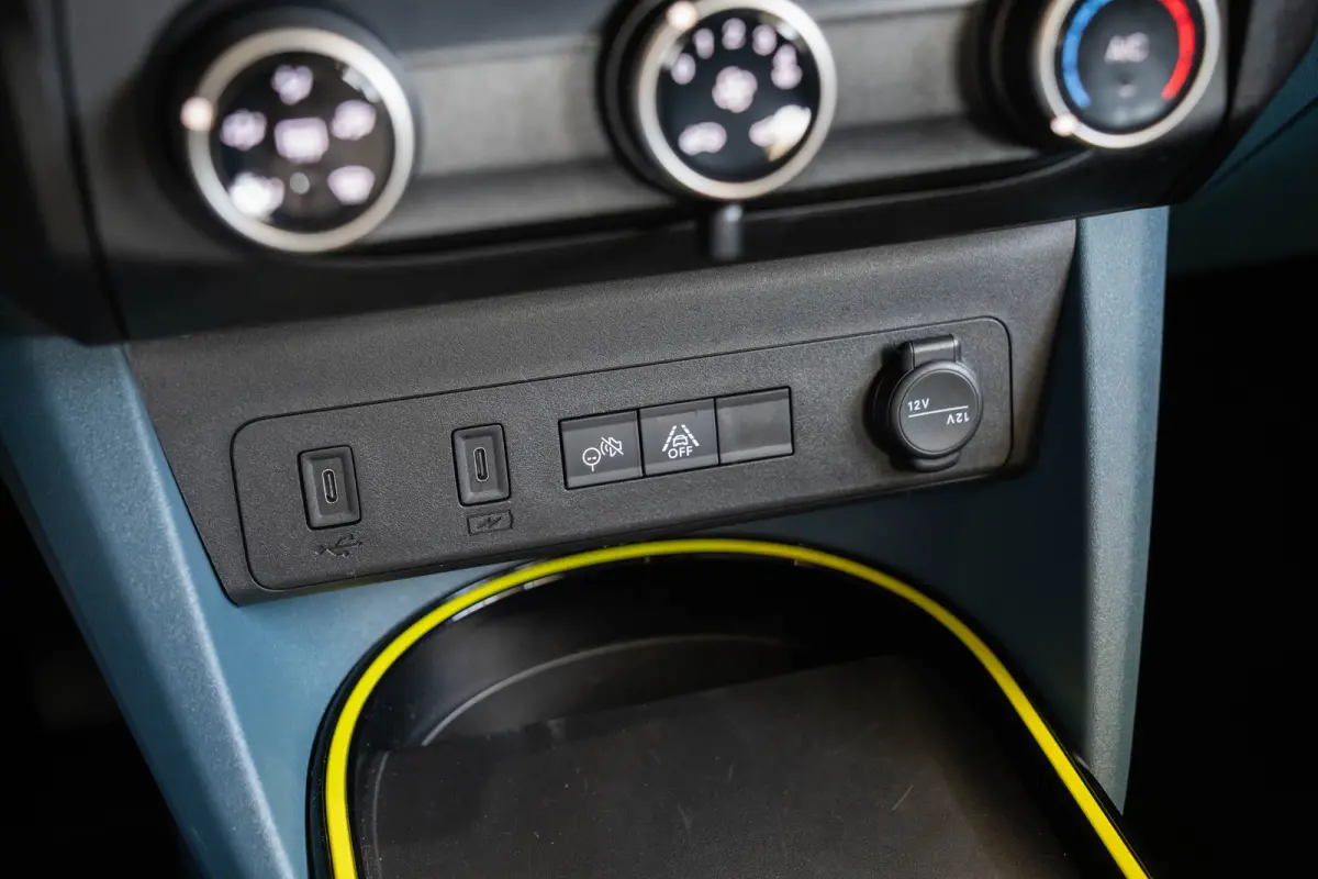 1.2 Hybrid ICON | Tot 8 Jaar Garantie | Apple Carplay & Android Auto | Parkeesensoren | Cruise Controle | Airco | USB |