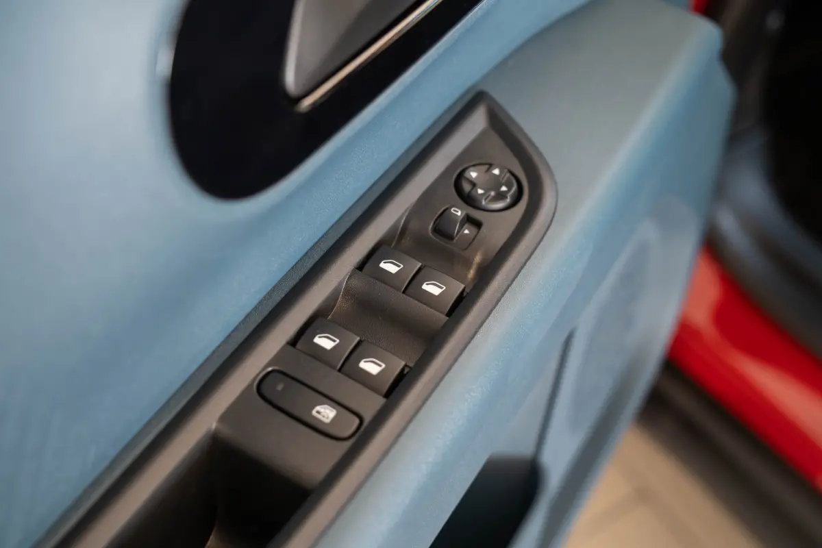 1.2 Hybrid ICON | Tot 8 Jaar Garantie | Apple Carplay & Android Auto | Parkeesensoren | Cruise Controle | Airco | USB |
