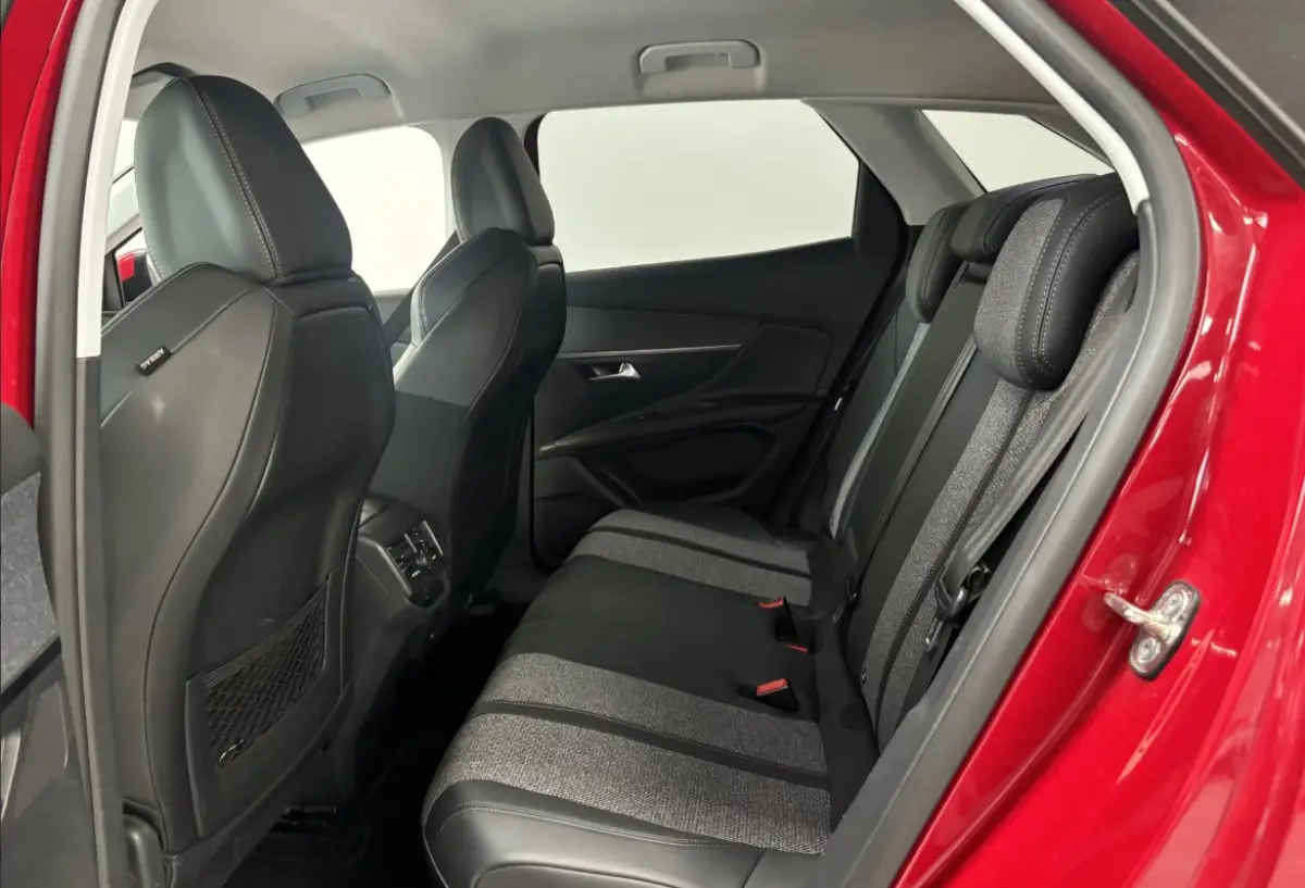 1.2 PureTech Allure | Navigatie | Cruise Control | Elek. Achterklep | Camera | Trekhaak | | Achteruitrijcamera | Apple Carplay/Android Auto|telefoonintegratie premium | Bluetooth telefoonvoo