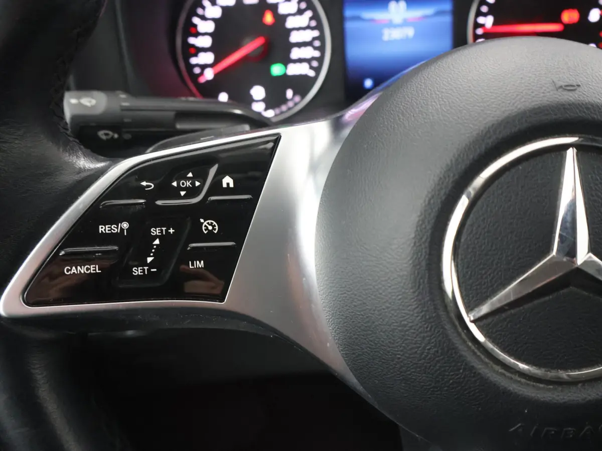 116 CDI | Aut. | XL L3 | Select | 3 zits | Stoelverwarming | LED koplampen | Vloer en Wand Betimmering | LM Velgen | Cruise Control | Apple Carplay/Android Auto | Trekhaak 2500 KG. AHW | Cer
