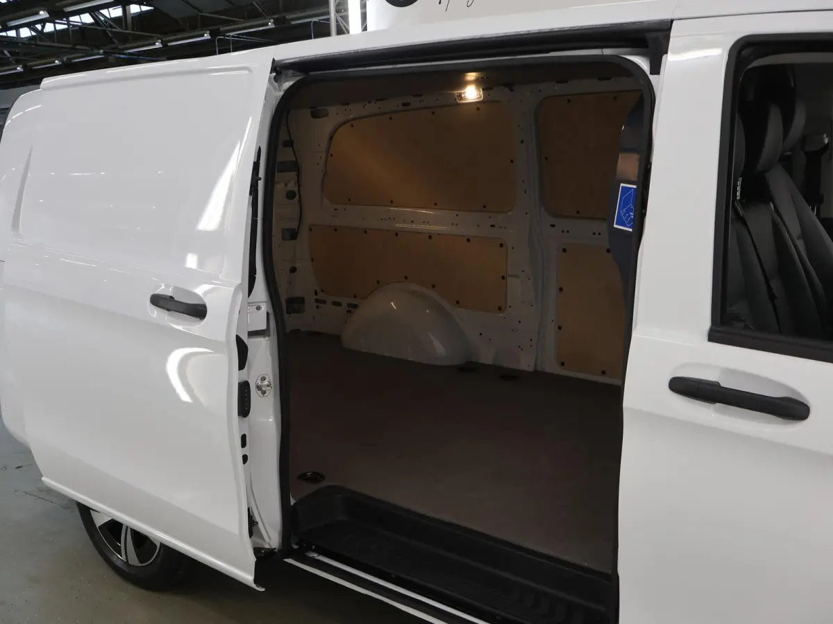 116 CDI | Aut. | XL L3 | Select | 3 zits | Stoelverwarming | LED koplampen | Vloer en Wand Betimmering | LM Velgen | Cruise Control | Apple Carplay/Android Auto | Trekhaak 2500 KG. AHW | Cer