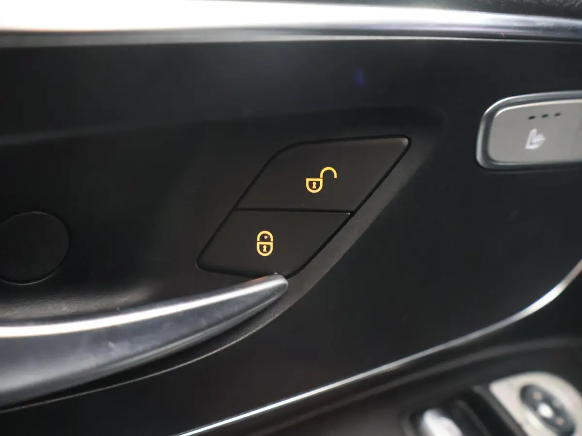 116 CDI | Aut. | XL L3 | Select | 3 zits | Stoelverwarming | LED koplampen | Vloer en Wand Betimmering | LM Velgen | Cruise Control | Apple Carplay/Android Auto | Trekhaak 2500 KG. AHW | Cer