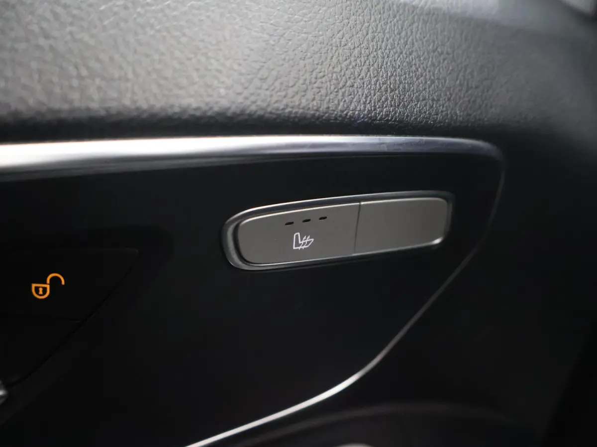 116 CDI | Aut. | XL L3 | Select | 3 zits | Stoelverwarming | LED koplampen | Vloer en Wand Betimmering | LM Velgen | Cruise Control | Apple Carplay/Android Auto | Trekhaak 2500 KG. AHW | Cer
