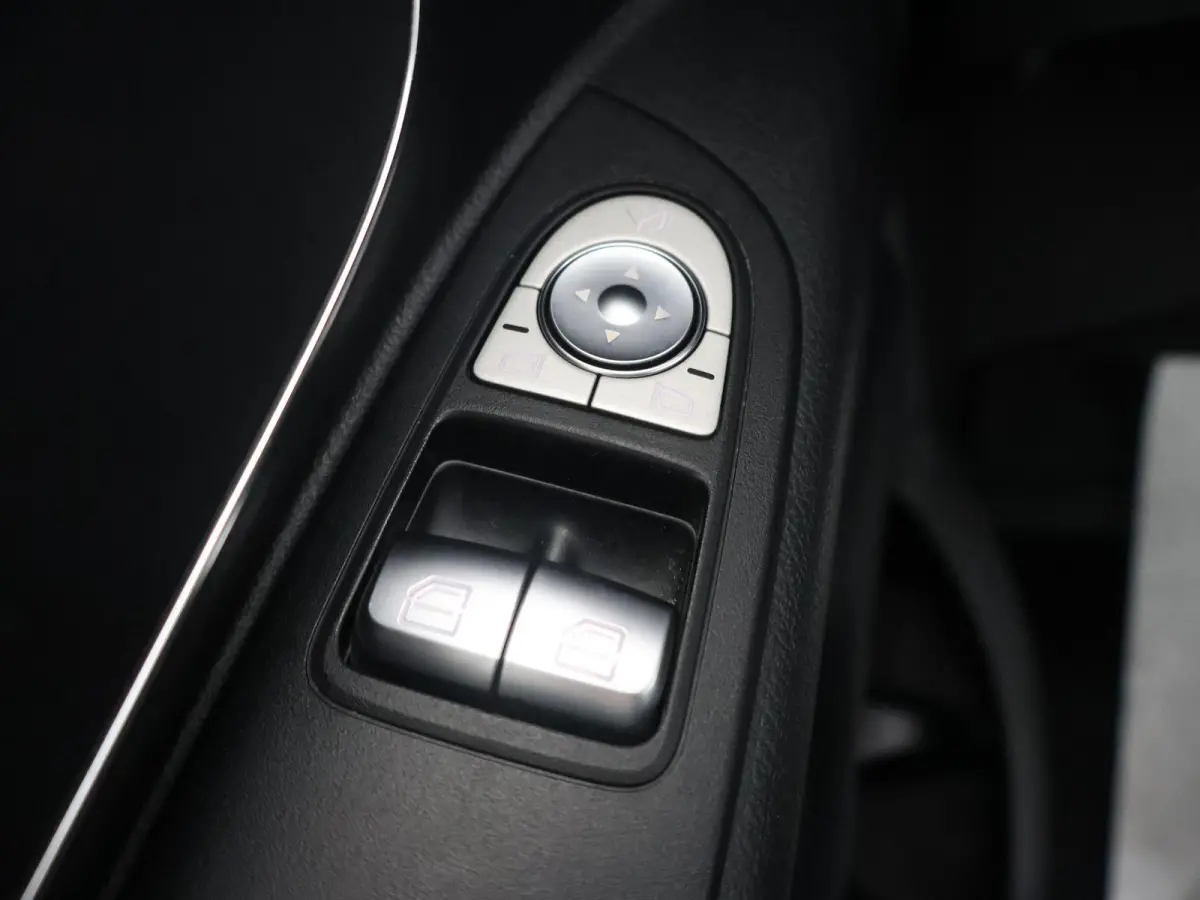 116 CDI | Aut. | XL L3 | Select | 3 zits | Stoelverwarming | LED koplampen | Vloer en Wand Betimmering | LM Velgen | Cruise Control | Apple Carplay/Android Auto | Trekhaak 2500 KG. AHW | Cer