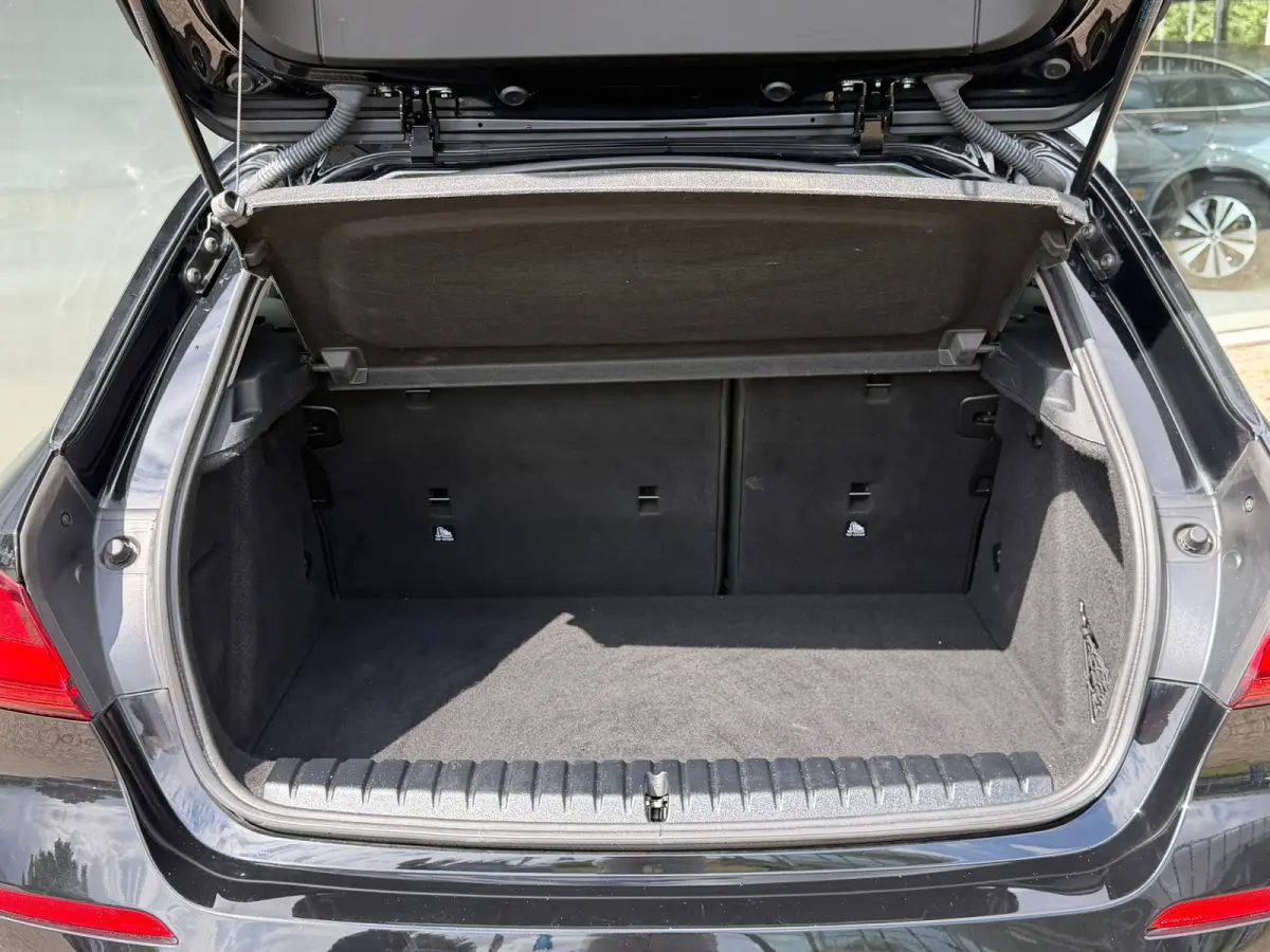 116i Sport line Business Edition |NAV|PDC| Stoelverwarmin