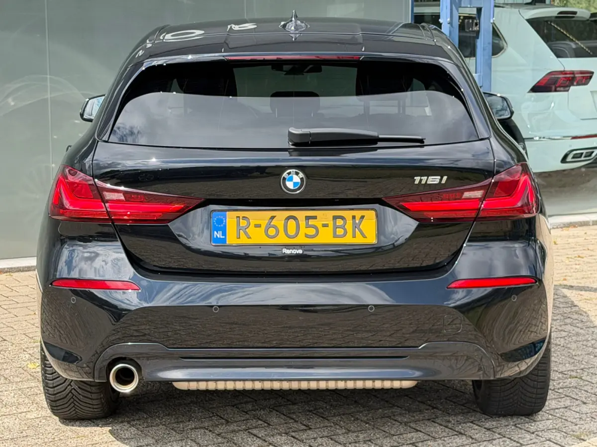 116i Sport line Business Edition |NAV|PDC| Stoelverwarmin