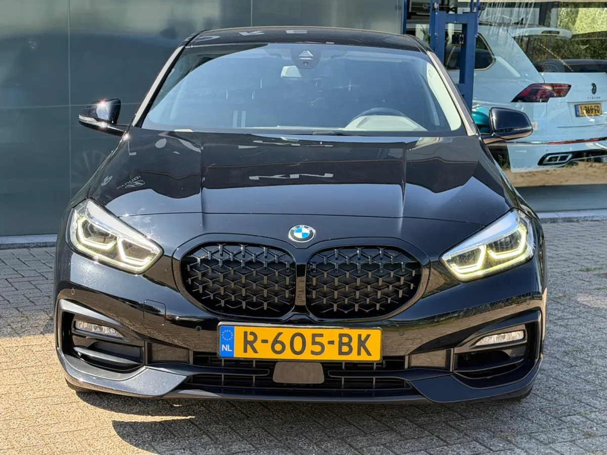 116i Sport line Business Edition |NAV|PDC| Stoelverwarmin