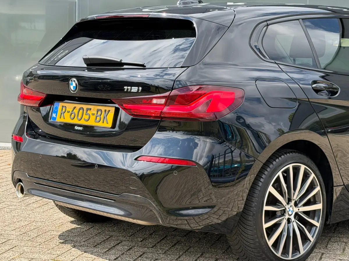 116i Sport line Business Edition |NAV|PDC| Stoelverwarmin