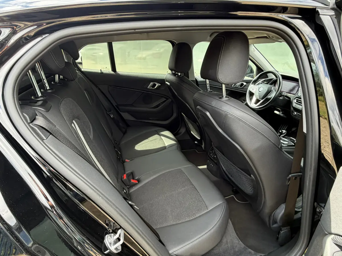 116i Sport line Business Edition |NAV|PDC| Stoelverwarmin