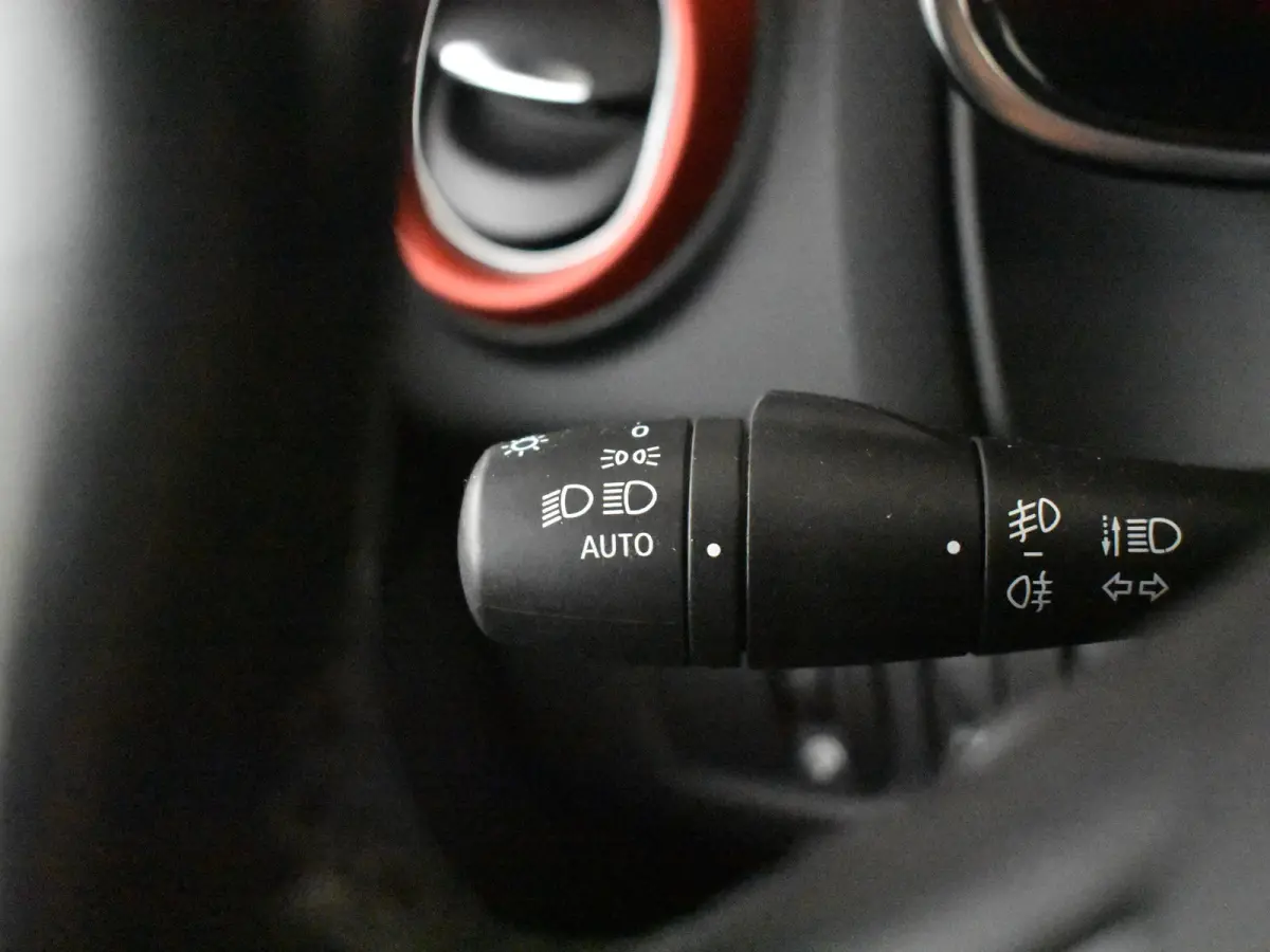 1.2 TCe Intens | Climate control | Cruise control | DAB | Navi | Keyless entry/start | 16"LMV