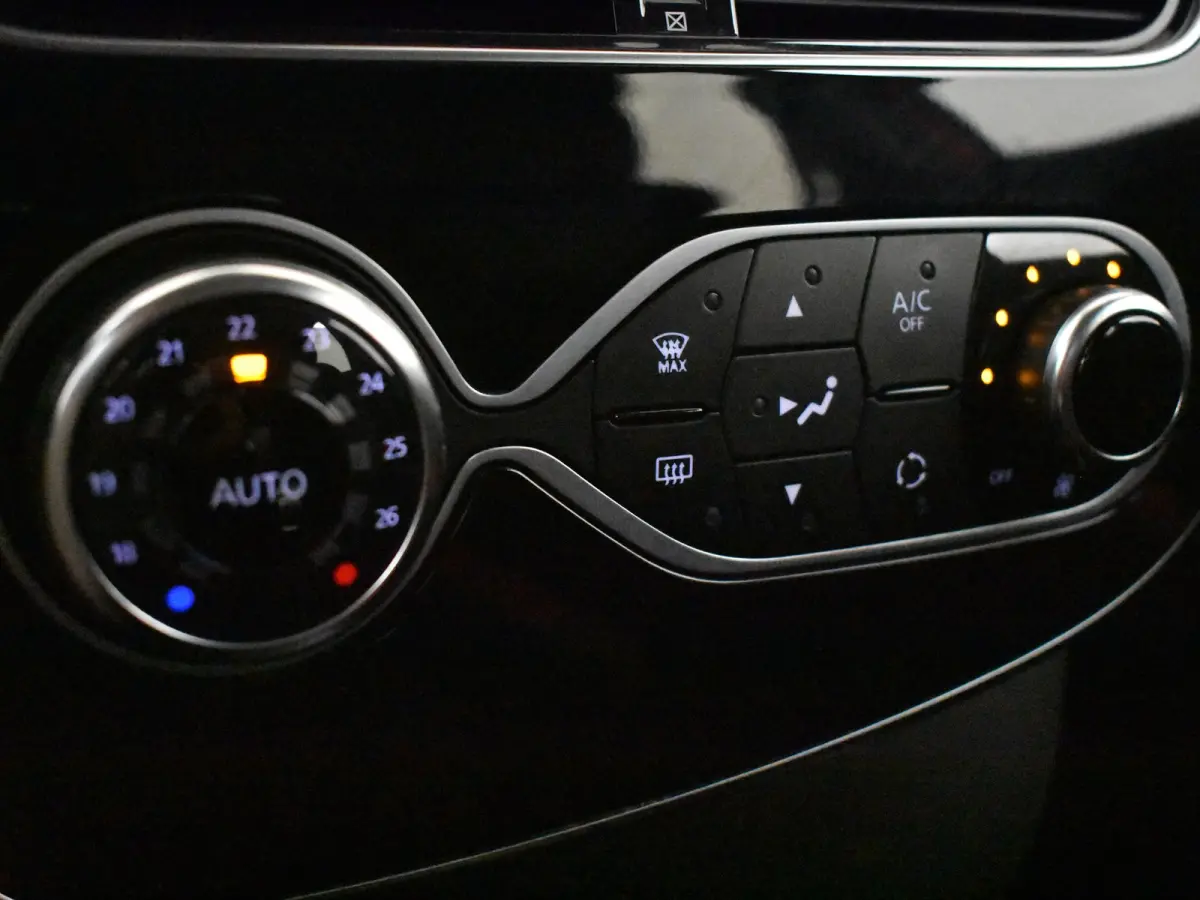 1.2 TCe Intens | Climate control | Cruise control | DAB | Navi | Keyless entry/start | 16"LMV