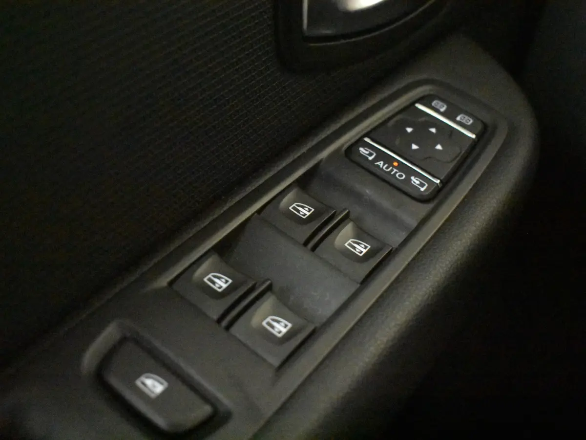 1.2 TCe Intens | Climate control | Cruise control | DAB | Navi | Keyless entry/start | 16"LMV