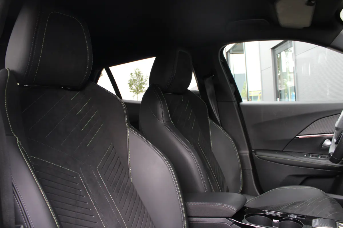 1.2 Hybrid 145 GT | Automaat | Navigatie | Camera voor + achter | Massage | Stoelverwarming | Alcantara |
