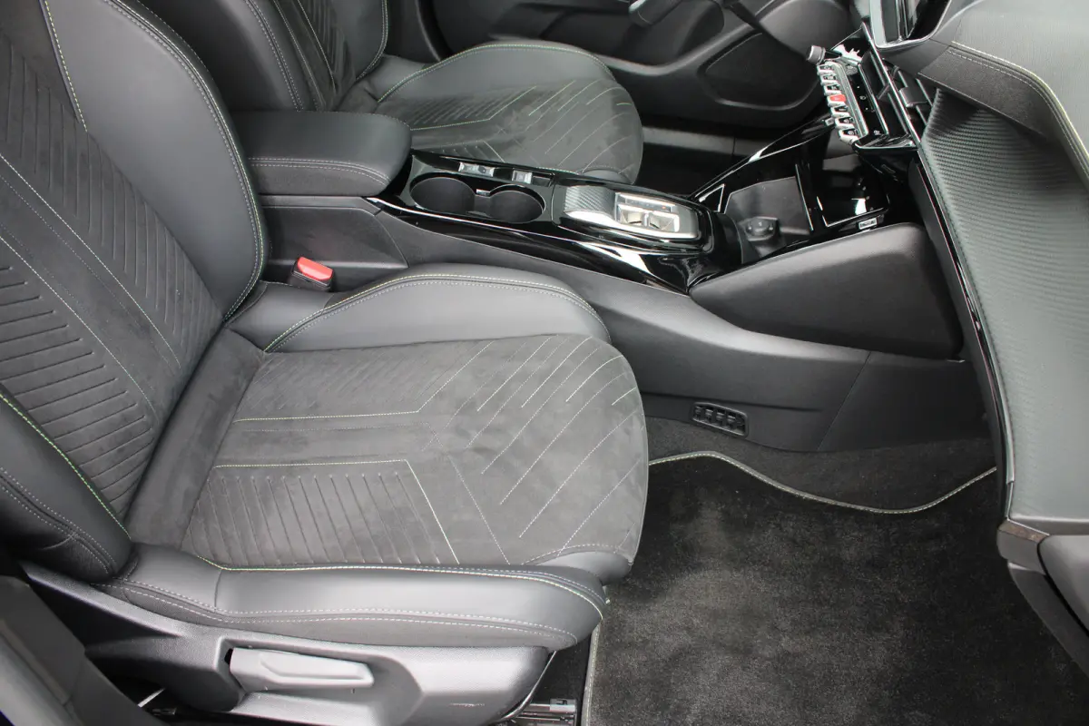 1.2 Hybrid 145 GT | Automaat | Navigatie | Camera voor + achter | Massage | Stoelverwarming | Alcantara |