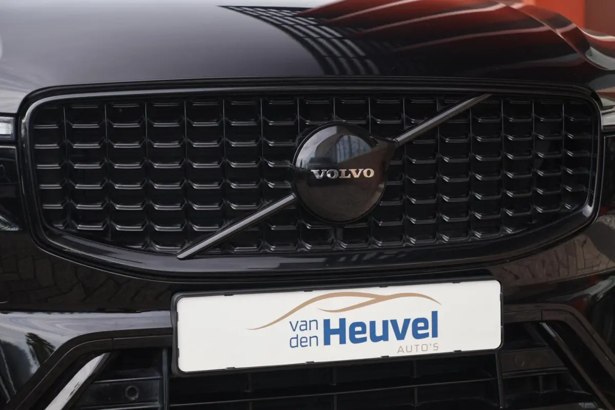 T6 Recharge AWD Plus Dark | Stoelverwarming | Trekhaak | Parkeercamera | Panoramadak | Longe Range | Pilot Assist | BLIS | Leder | Glossy Black | Keyless