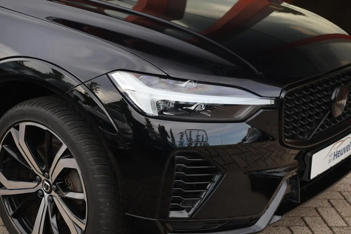 T6 Recharge AWD Plus Dark | Stoelverwarming | Trekhaak | Parkeercamera | Panoramadak | Longe Range | Pilot Assist | BLIS | Leder | Glossy Black | Keyless