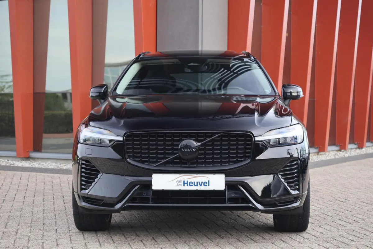 T6 Recharge AWD Plus Dark | Stoelverwarming | Trekhaak | Parkeercamera | Panoramadak | Longe Range | Pilot Assist | BLIS | Leder | Glossy Black | Keyless