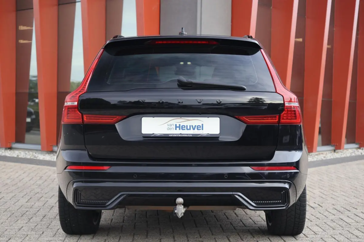 T6 Recharge AWD Plus Dark | Stoelverwarming | Trekhaak | Parkeercamera | Panoramadak | Longe Range | Pilot Assist | BLIS | Leder | Glossy Black | Keyless