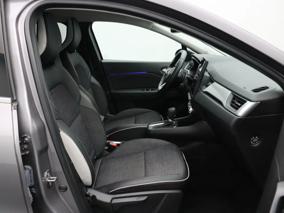 E-Tech Hybrid 145pk Techno | Achteruitrijcamera | Navigatie | Parkeersensoren voor/achter | Climate control |
