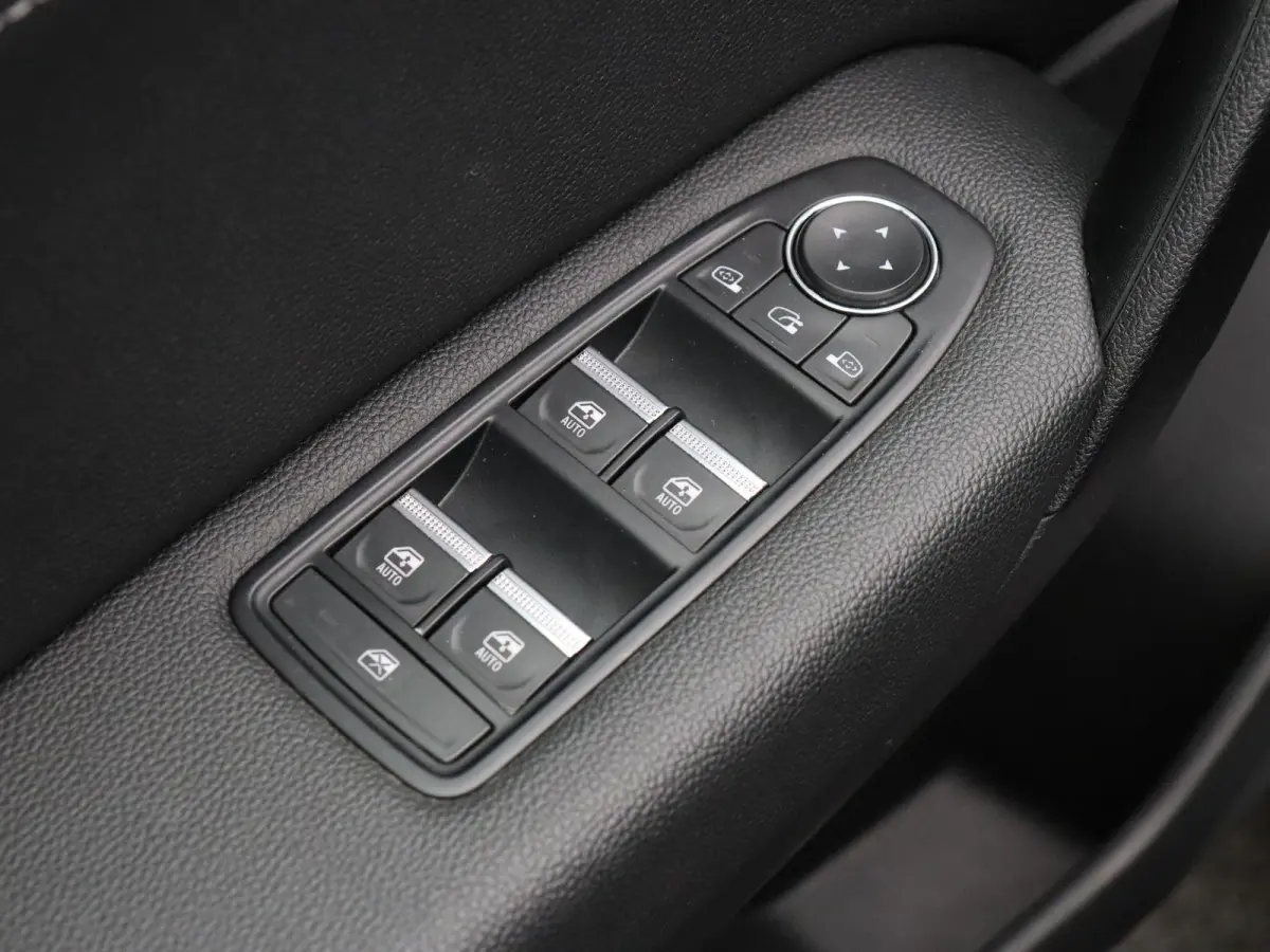 E-Tech Hybrid 145pk Techno | Achteruitrijcamera | Navigatie | Parkeersensoren voor/achter | Climate control |