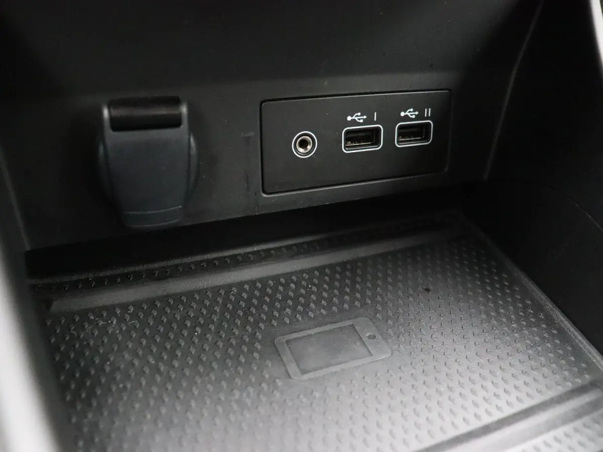 E-Tech Hybrid 145pk Techno | Achteruitrijcamera | Navigatie | Parkeersensoren voor/achter | Climate control |