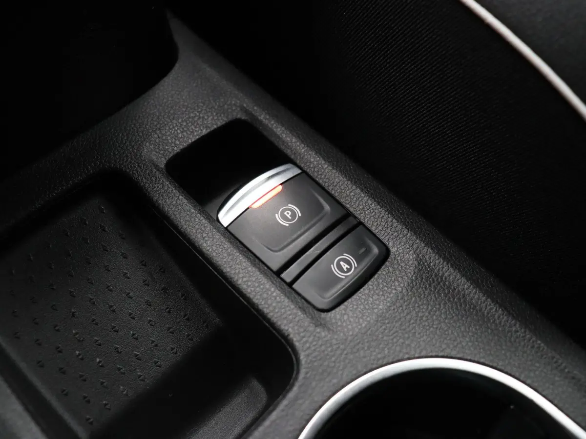 E-Tech Hybrid 145pk Techno | Achteruitrijcamera | Navigatie | Parkeersensoren voor/achter | Climate control |
