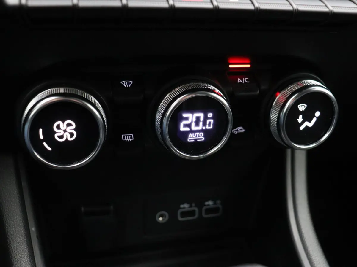 E-Tech Hybrid 145pk Techno | Achteruitrijcamera | Navigatie | Parkeersensoren voor/achter | Climate control |